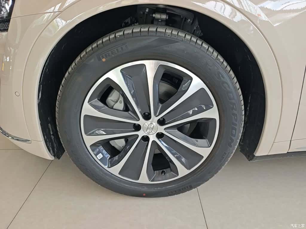 Luxeed R7, 2026 23