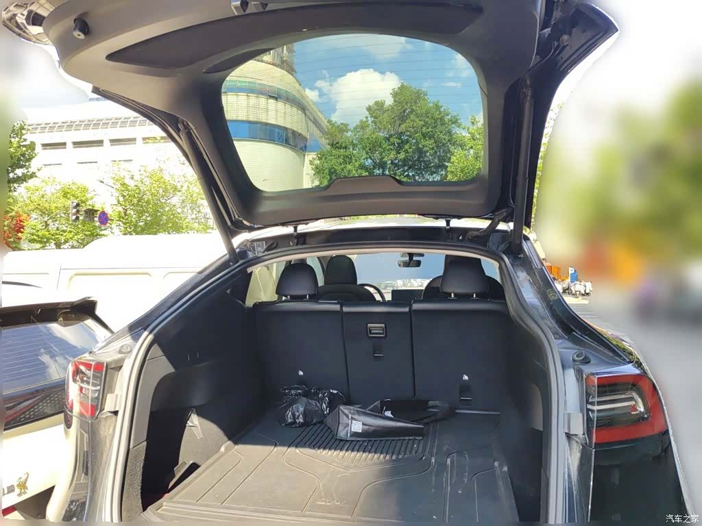 Tesla Model Y, 2022 16
