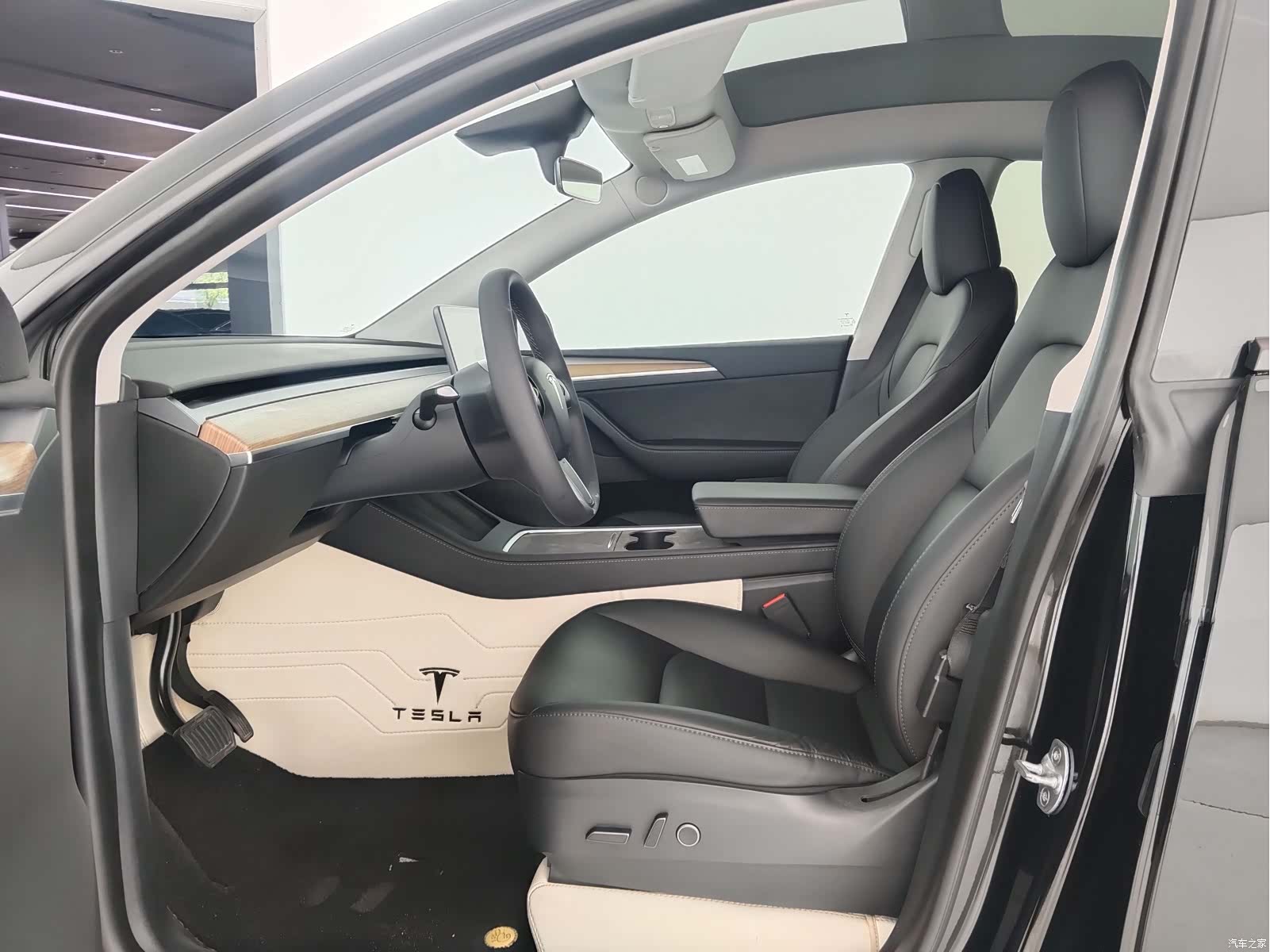 Tesla Model Y, 2023 11