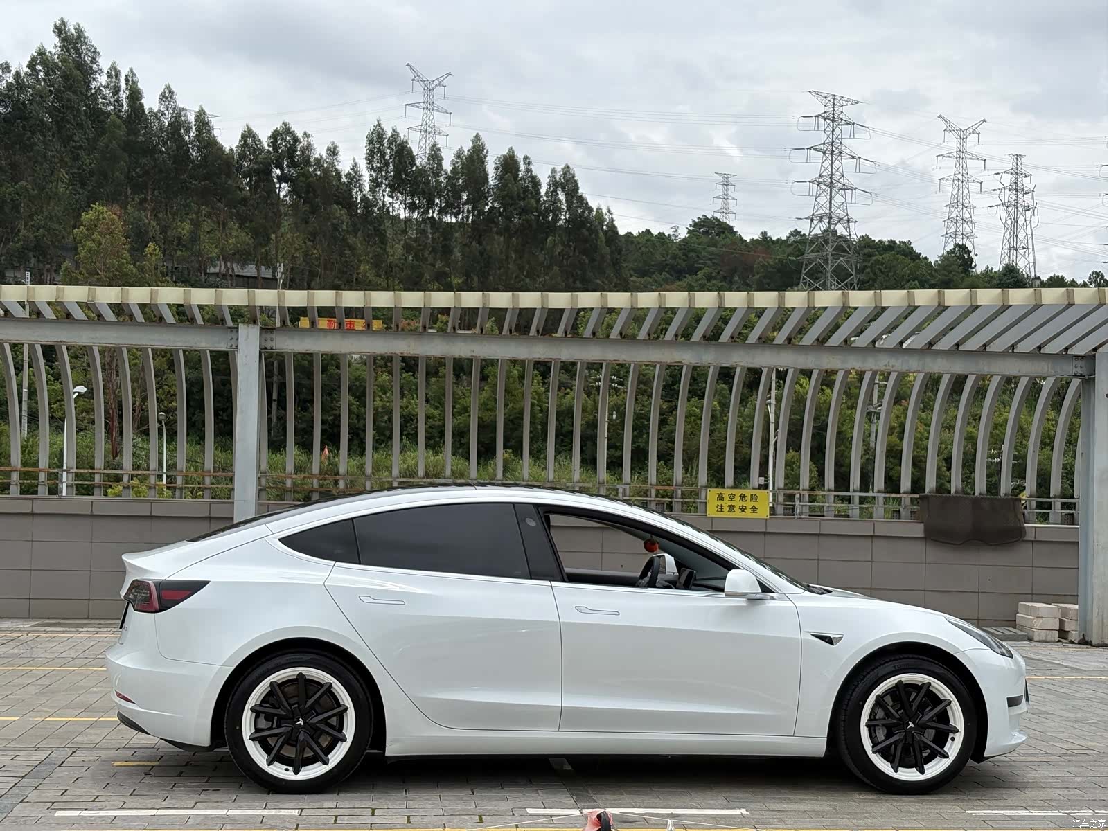 Tesla Model 3, 2020 14