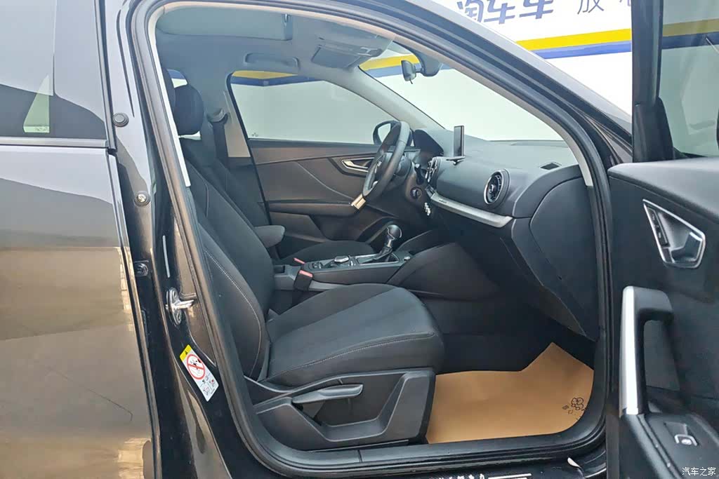 Audi Q2L, 2021 8