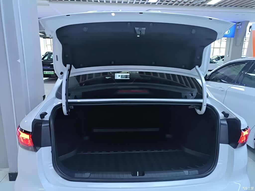 Geely Emgrand, 2024 15