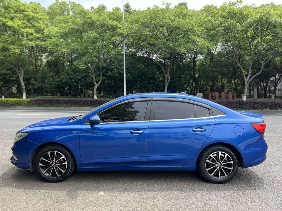 Roewe i5
