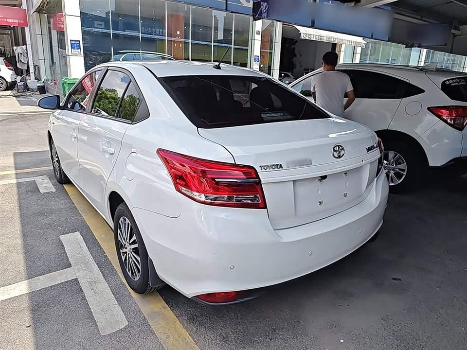 Toyota YARiS L to enjoy Toyota YARiS L to enjoy