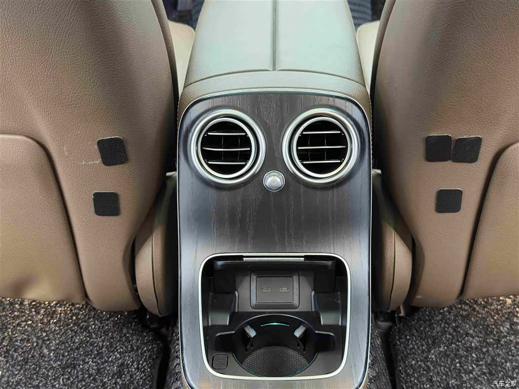 Mercedes-Benz E-Class, 2023 14