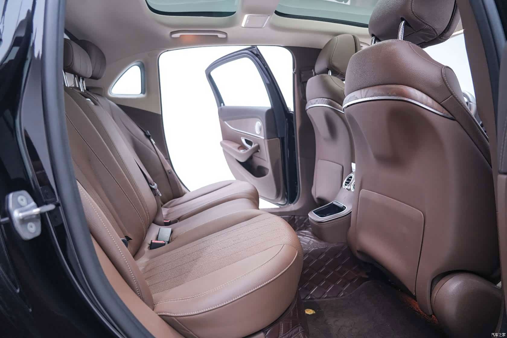 Mercedes-Benz E-Class, 2025 24