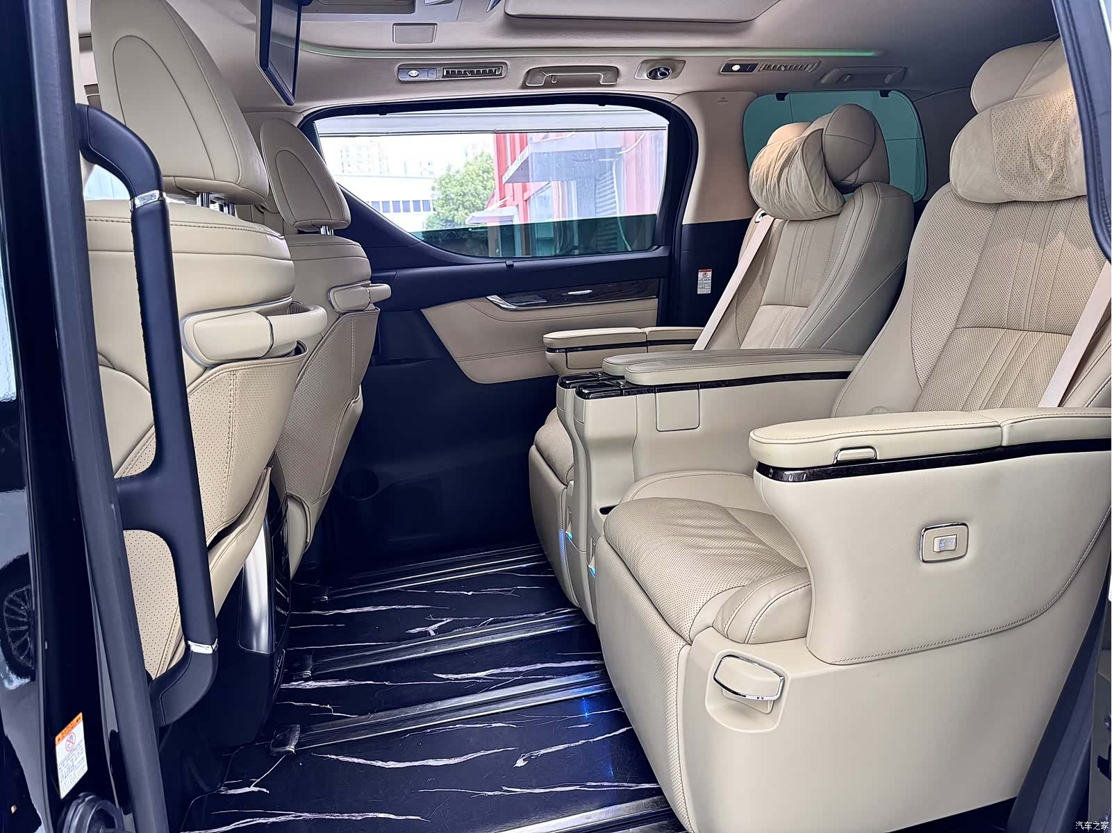 Toyota Alphard, 2022 10