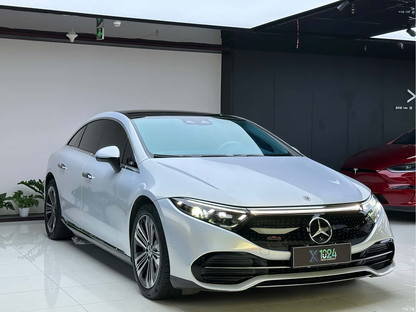 Mercedes-Benz EQS, 2022 3