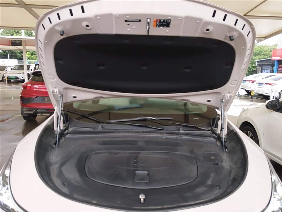 IM Motors Zhiji LS6 IM Motors Zhiji LS6