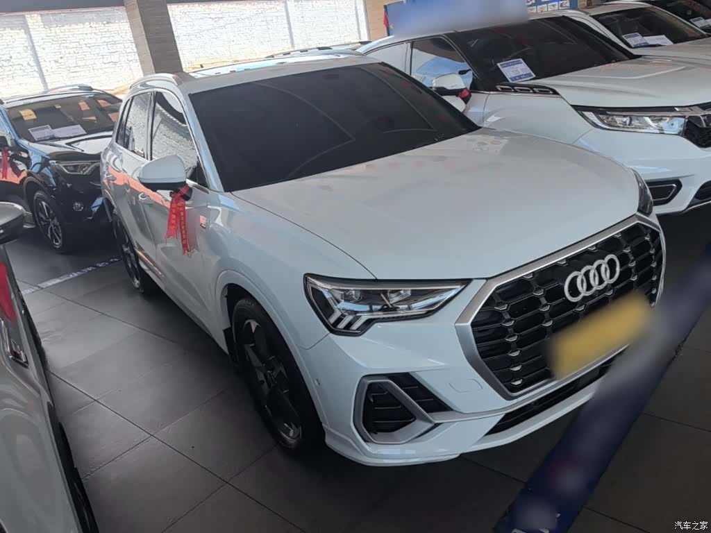 Audi Q3, 2023 4
