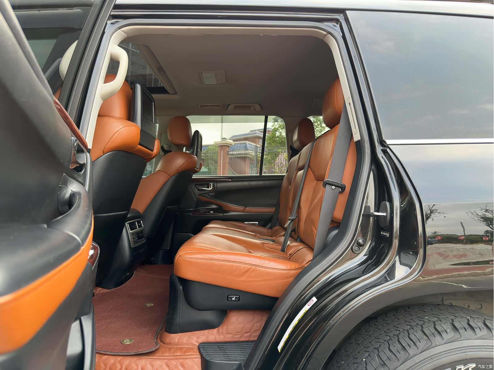 Lexus LX, 2015 10