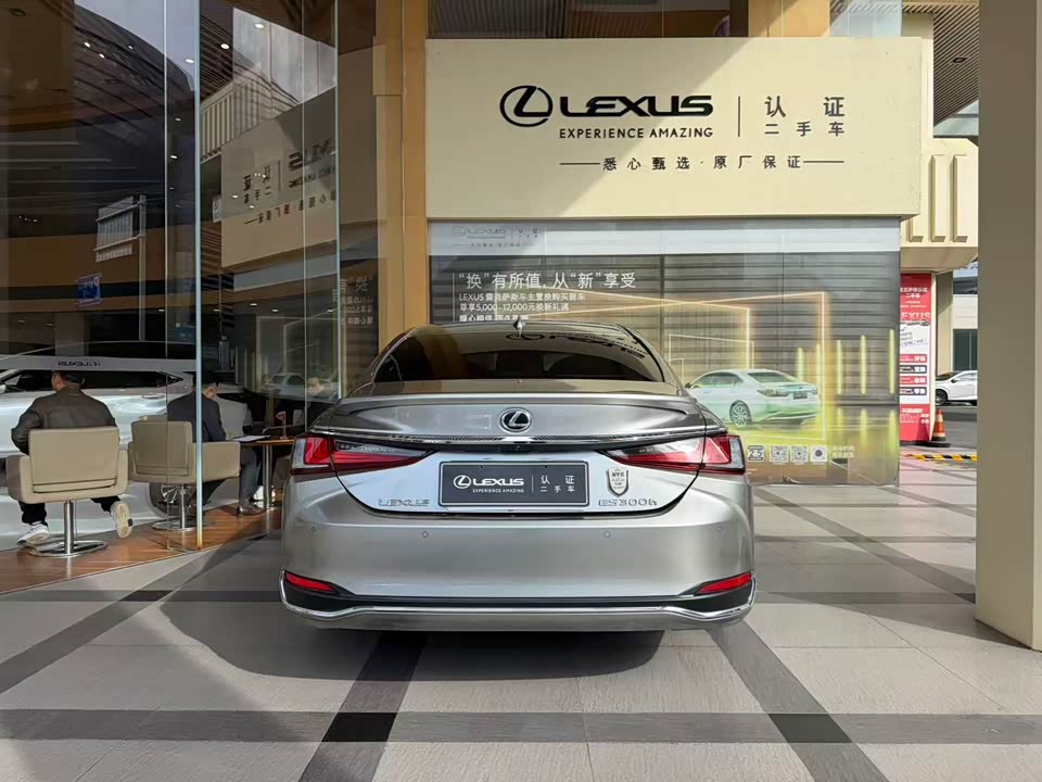Lexus ES
