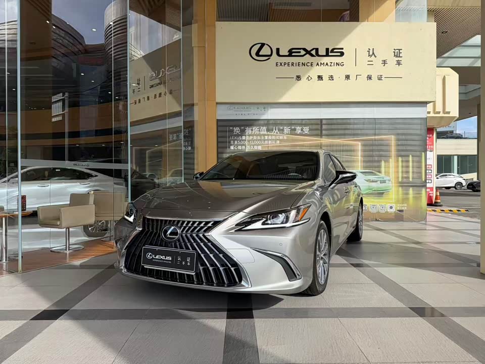 Lexus ES