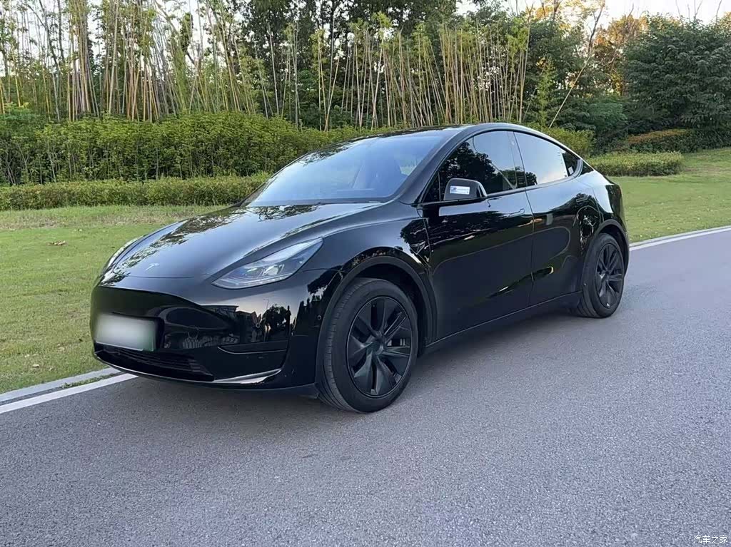 Tesla Model Y, 2023 1