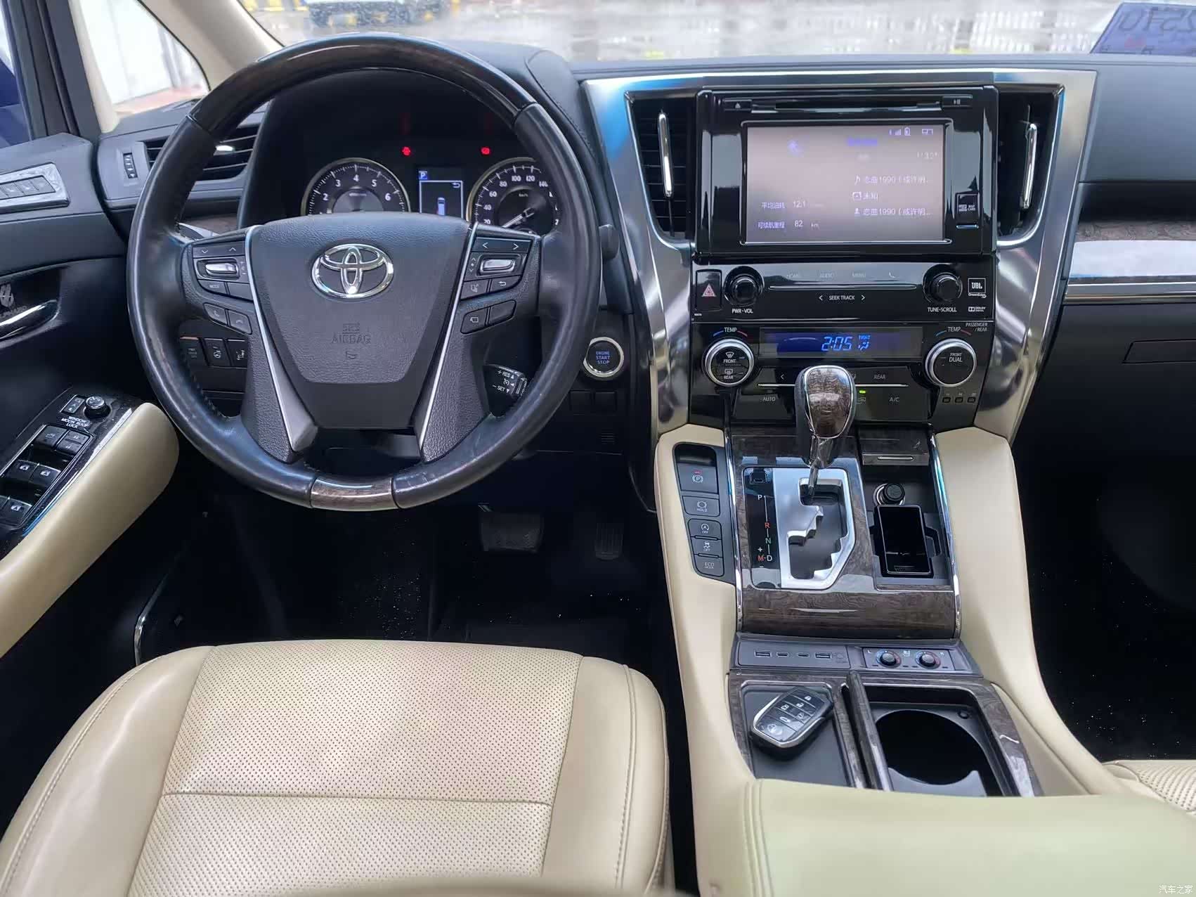 Toyota Alphard, 2019 все фото