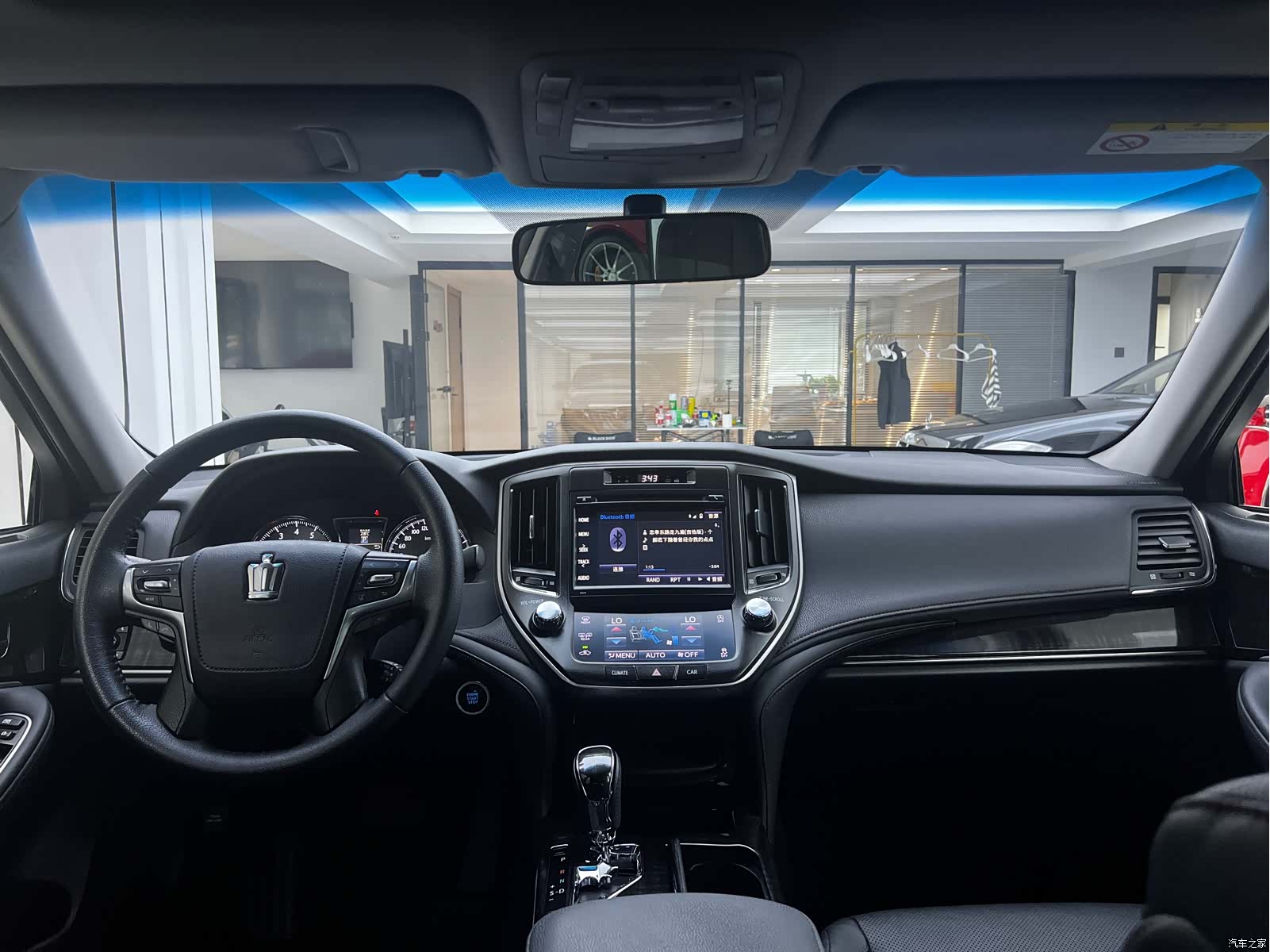 Toyota Crown, 2016 27