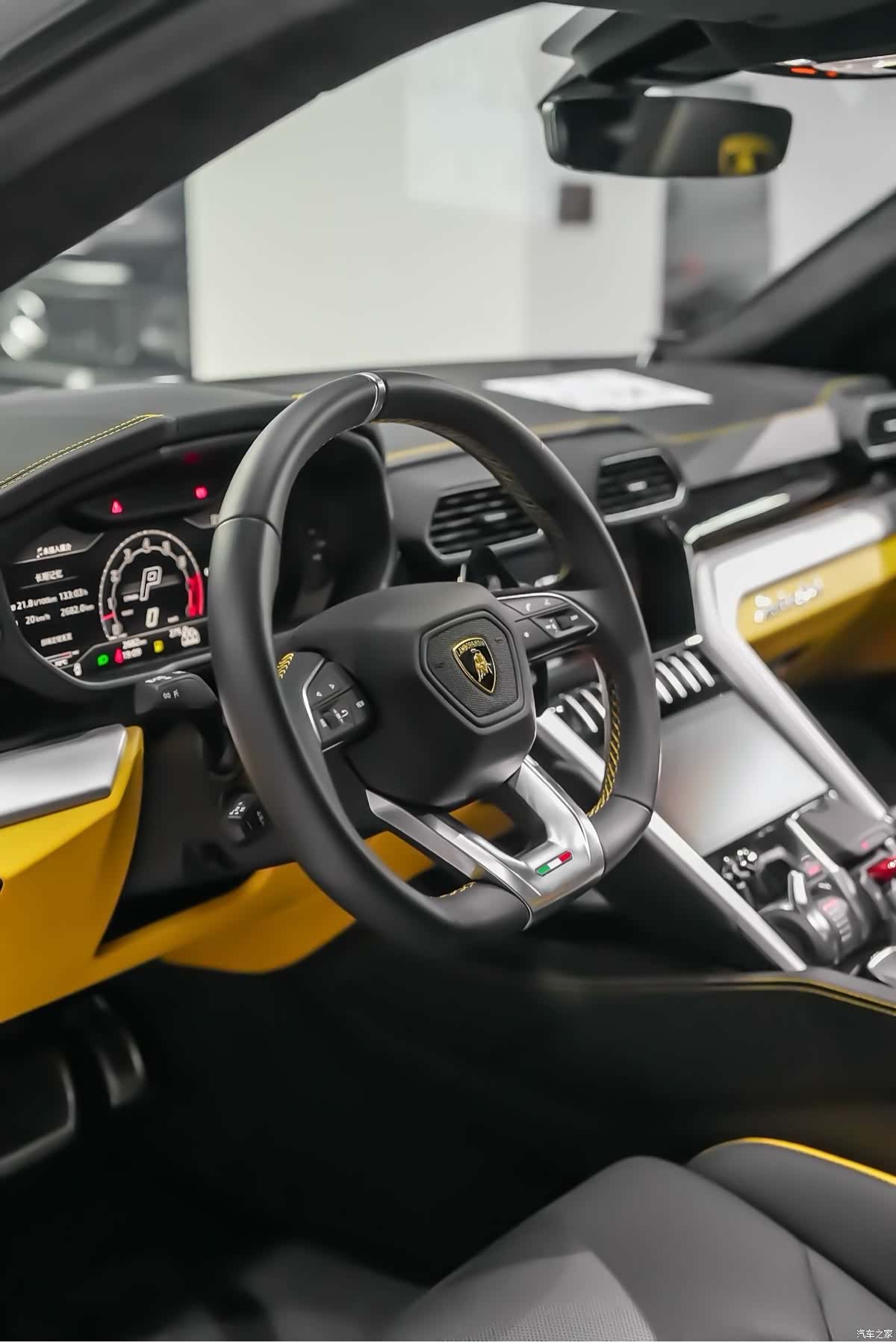 Lamborghini Urus, 2024 8