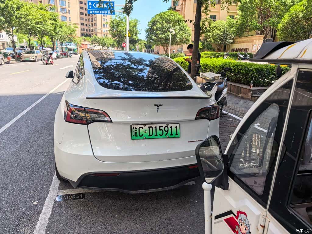 Tesla Model Y, 2023 все фото