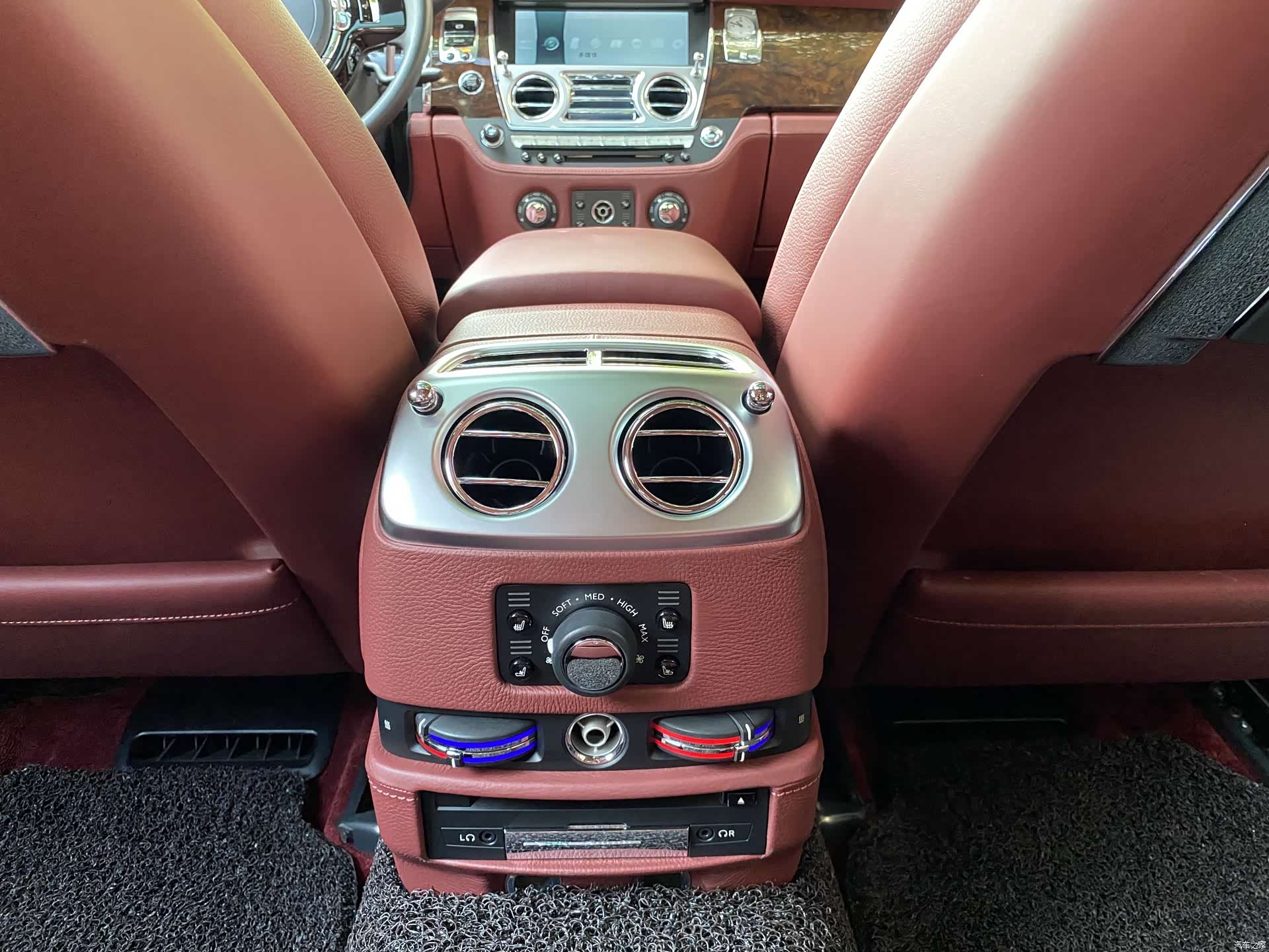 Rolls-Royce Ghost, 2017 23