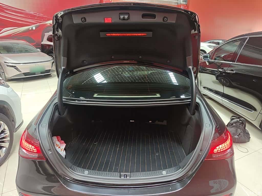 Mercedes-Benz E-Class, 2023 19