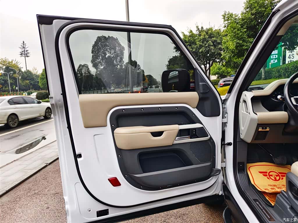 Land Rover Defender, 2022 6