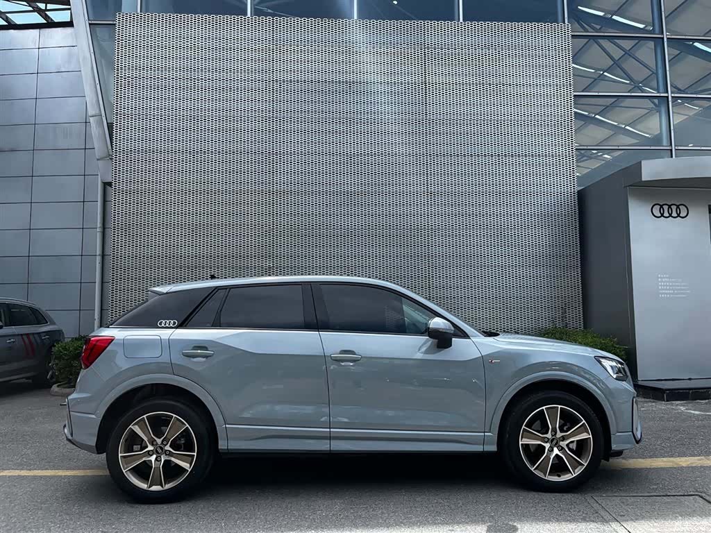 Audi Q2L, 2024 4