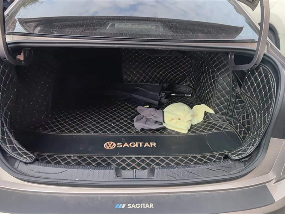 Volkswagen Sagitar