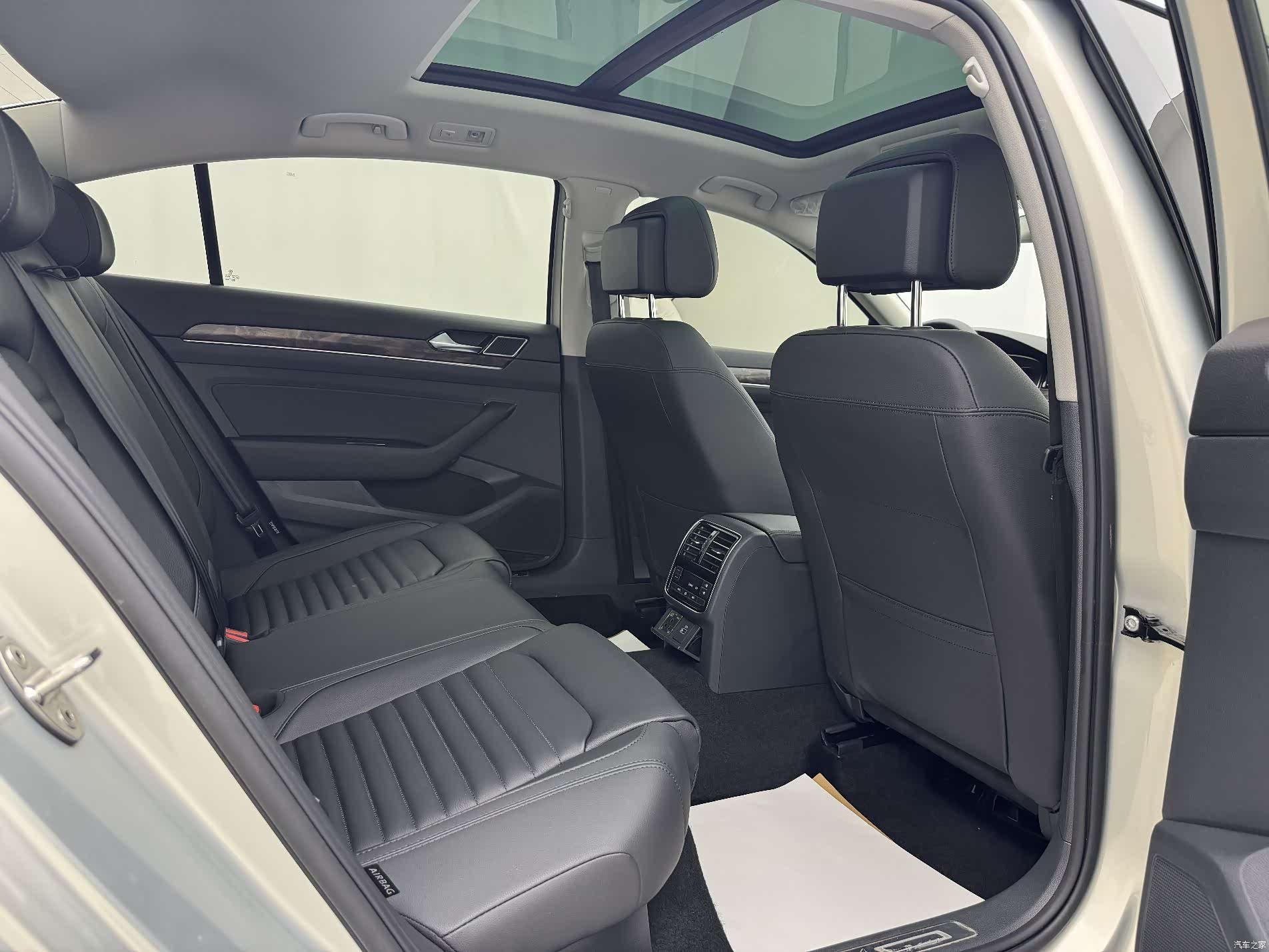 Volkswagen Magotan, 2019 12