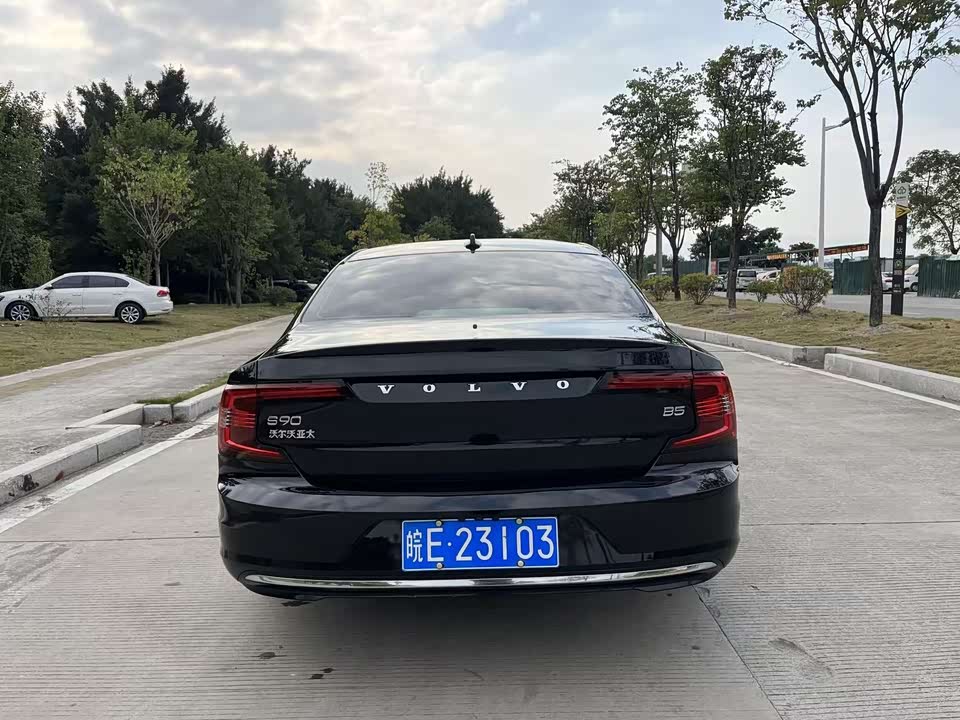 Volvo S90