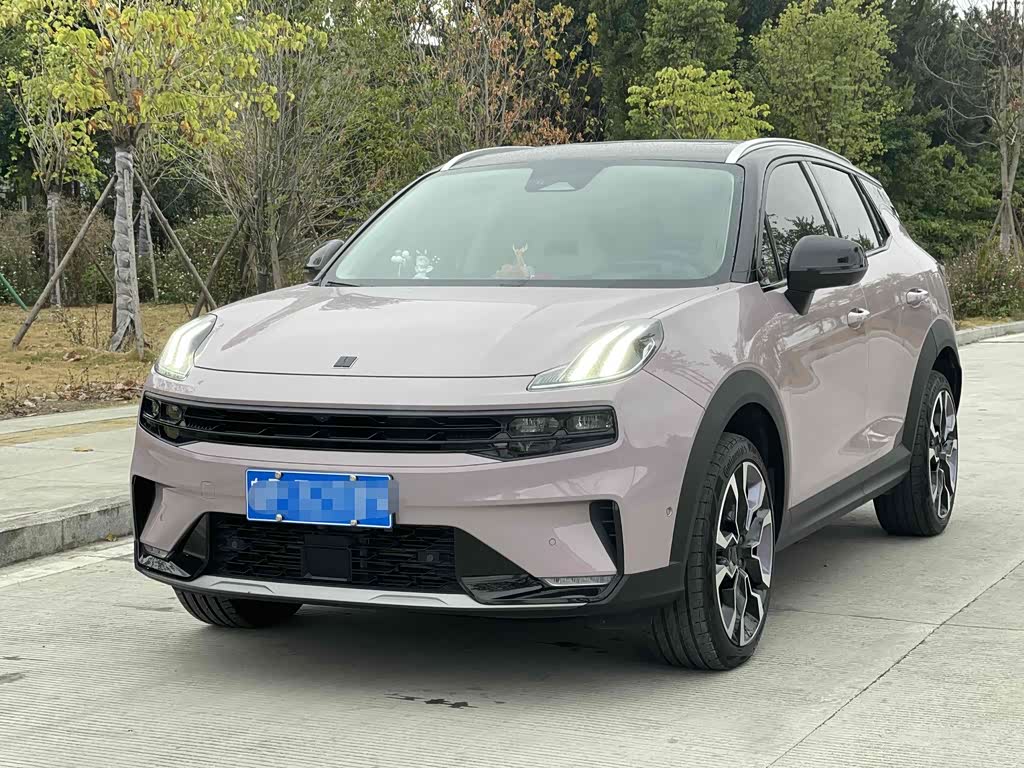 Lynk & Co 06
