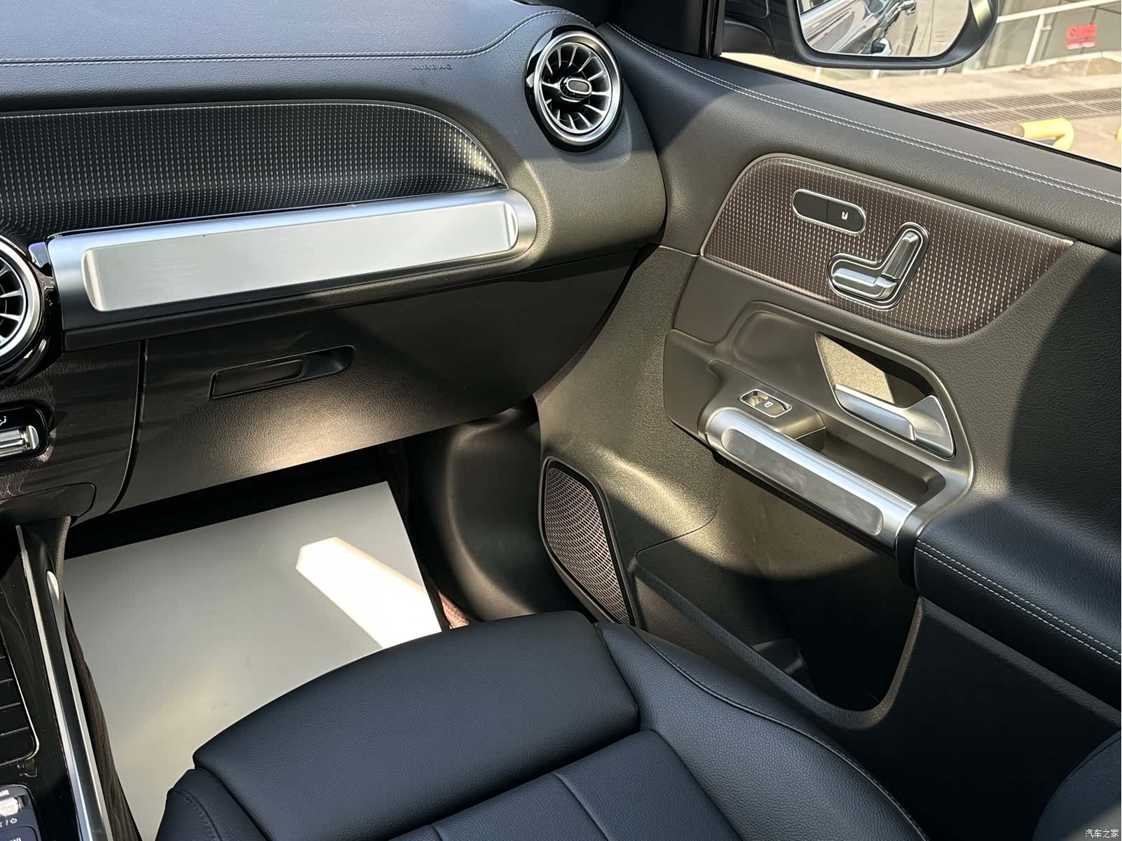 Mercedes-Benz GLB, 2023 12