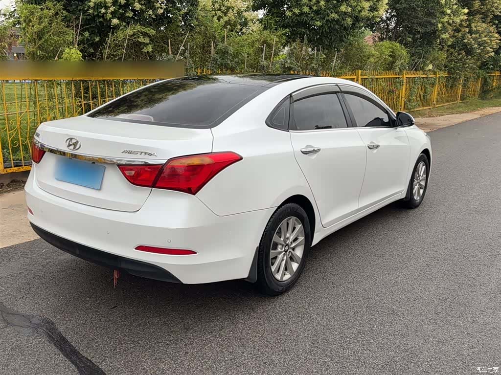 Hyundai GLS, 2015 10