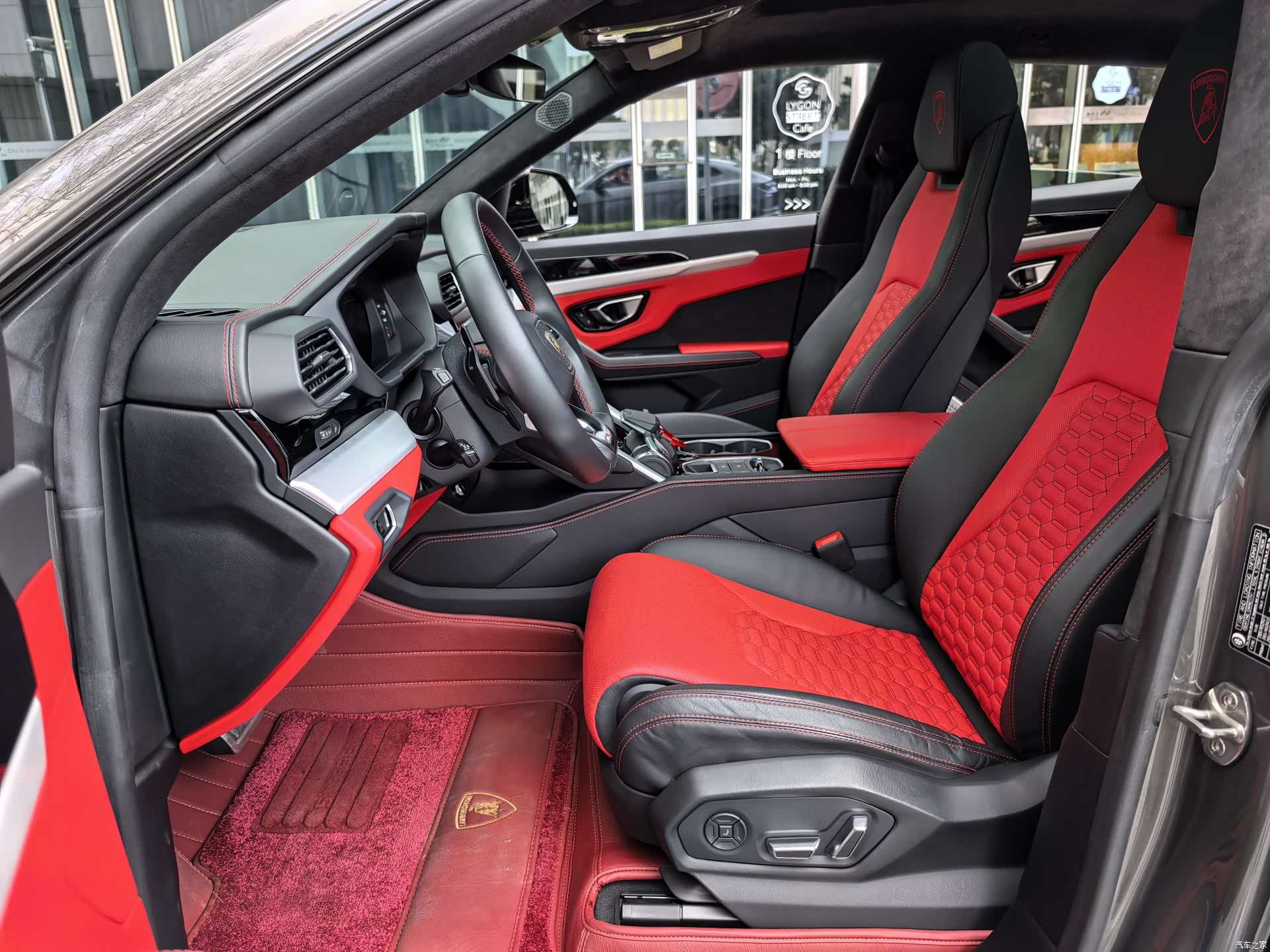 Lamborghini Urus, 2023 41