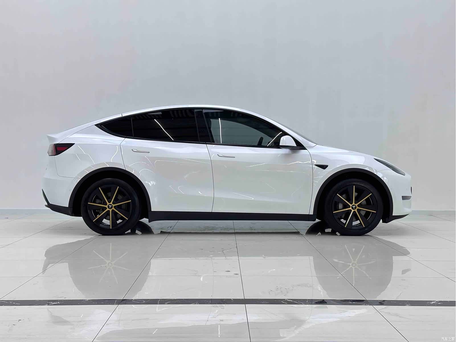 Tesla Model Y, 2023 7