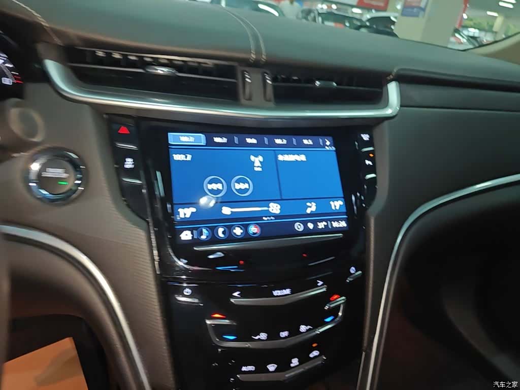 Cadillac XTS, 2018 13