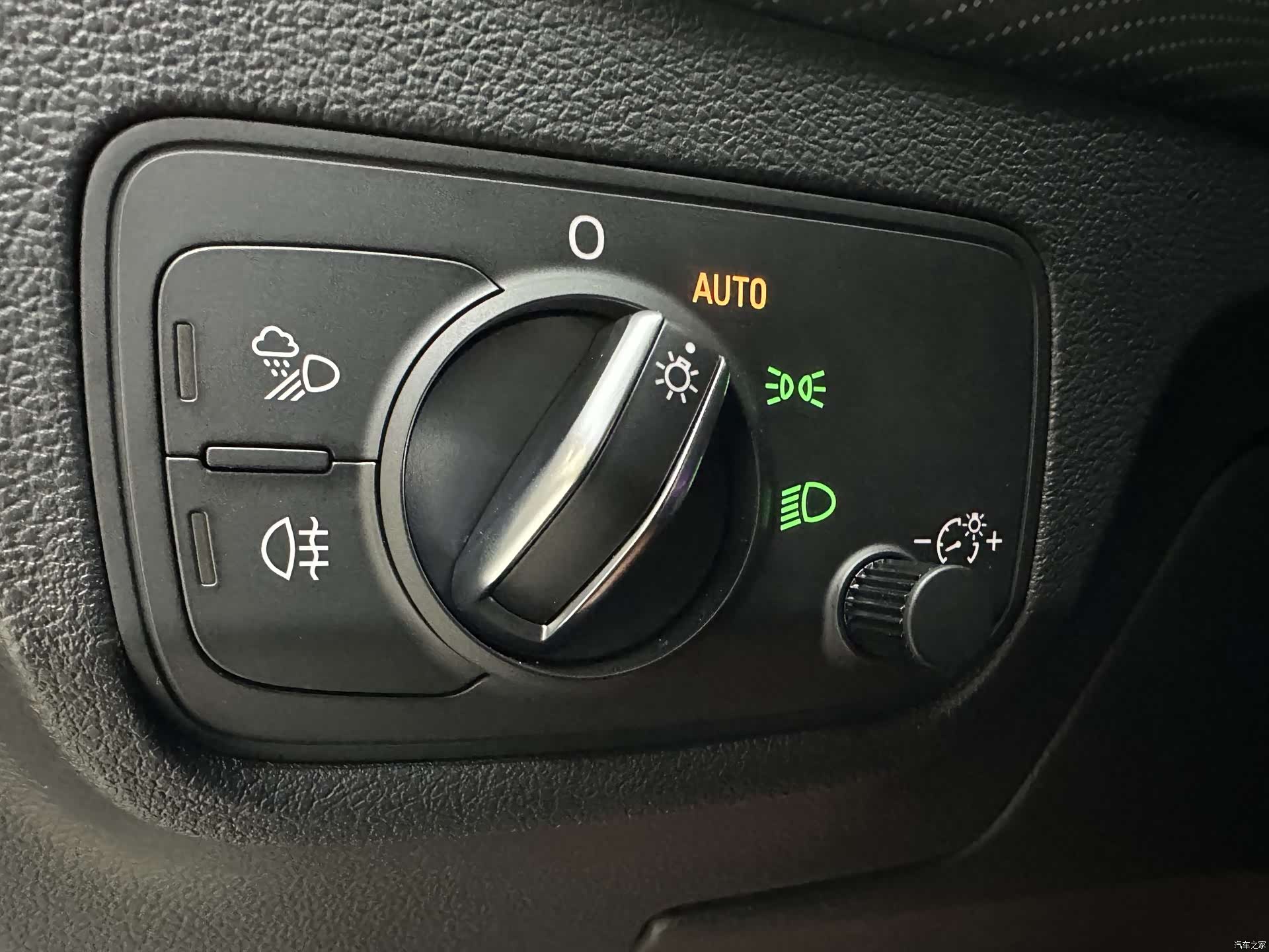 Audi Q2L, 2020 24