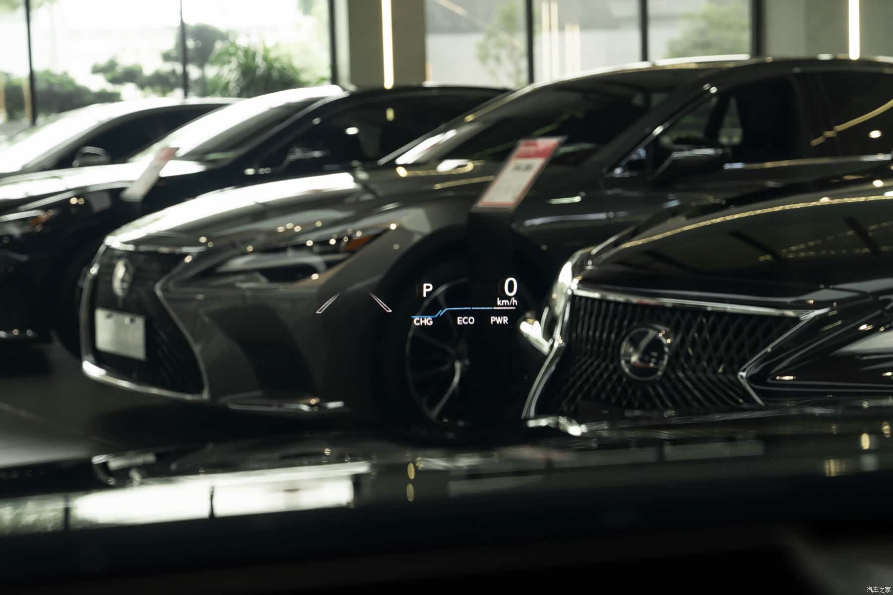 Lexus ES, 2025 24
