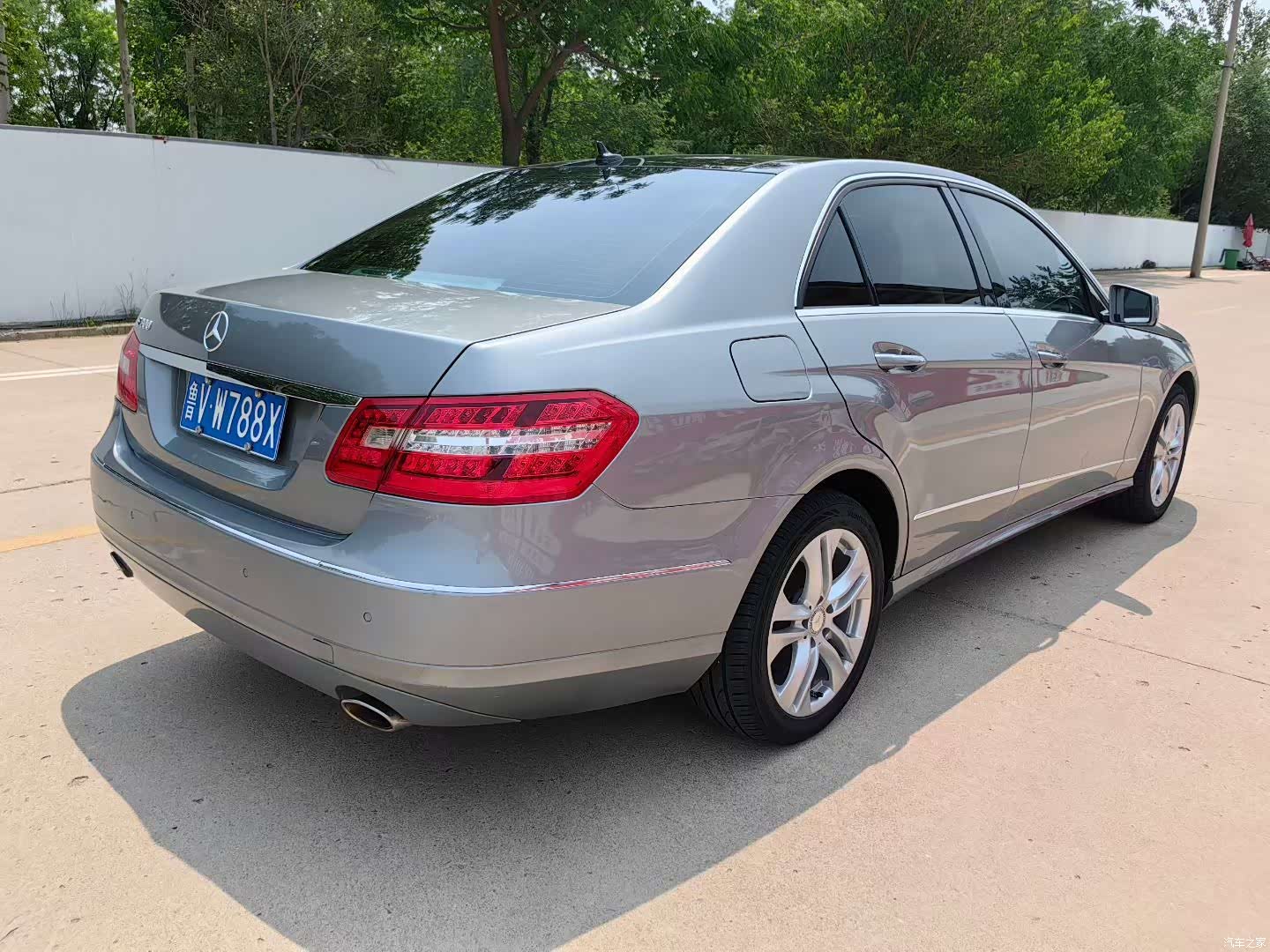Mercedes-Benz E-Class, 2010 4