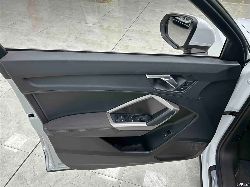 Audi Q3, 2022 10