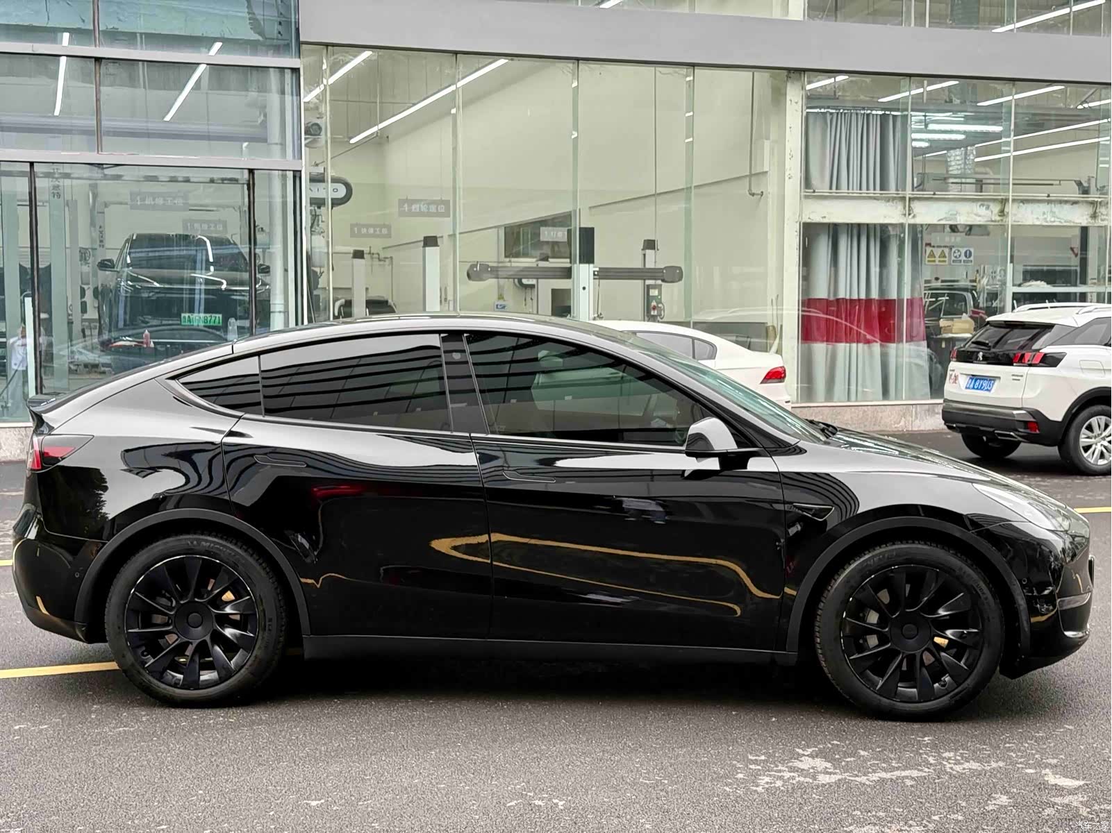 Tesla Model Y, 2022 4