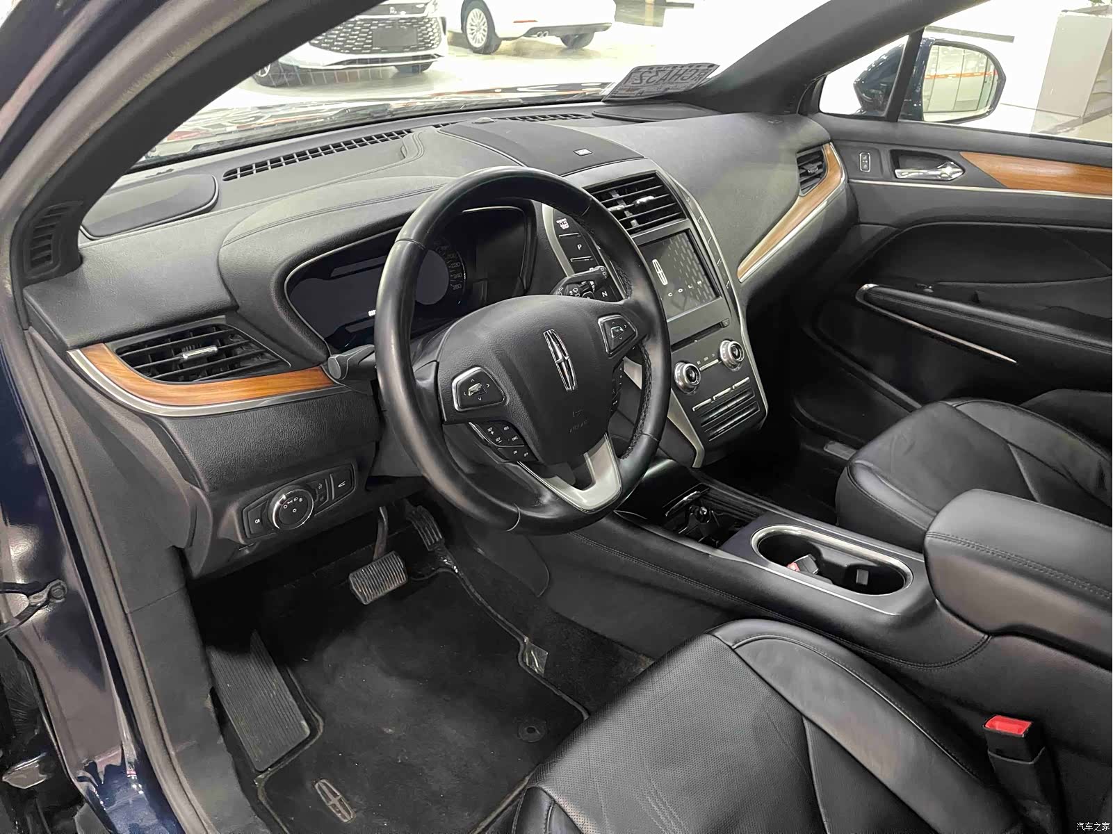 Lincoln MKC, 2017 11