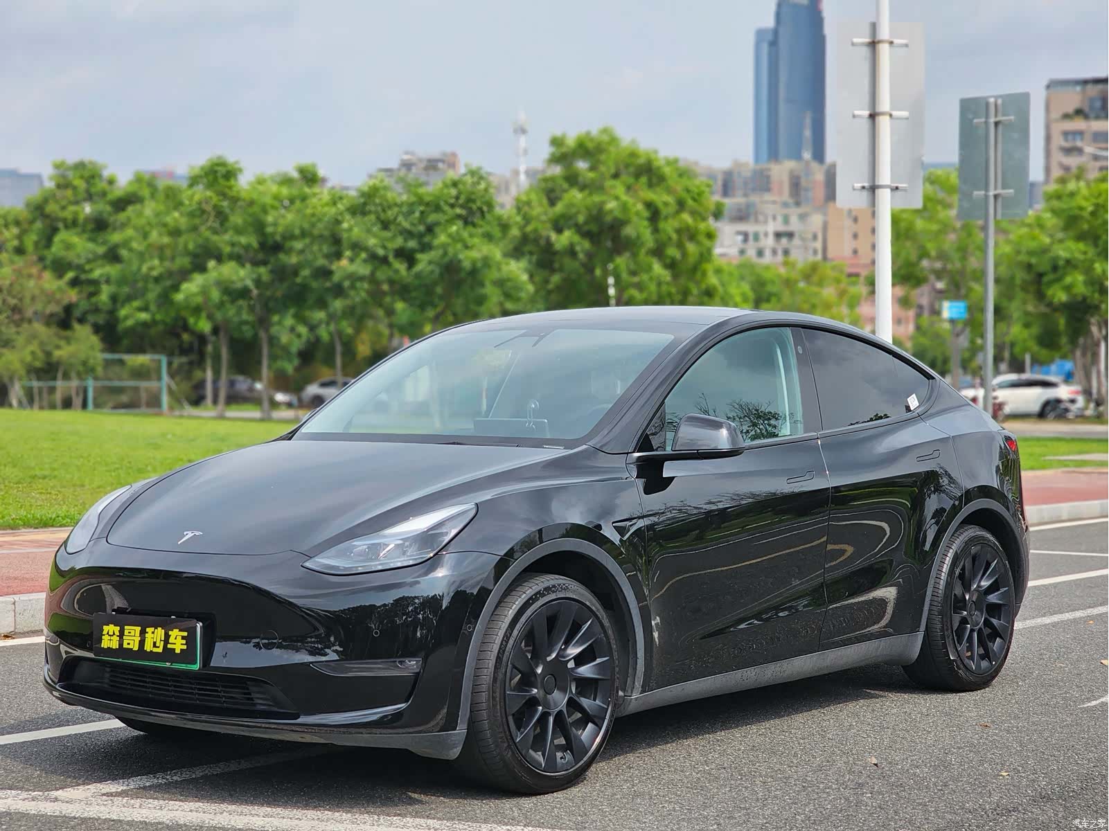 Tesla Model Y, 2023 1