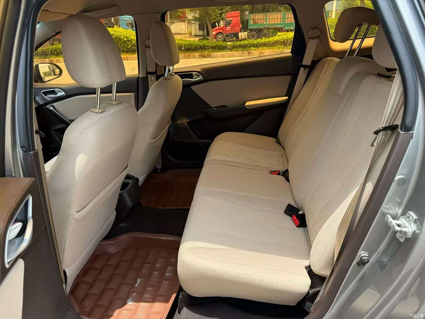 Wuling 310W, 2018 6