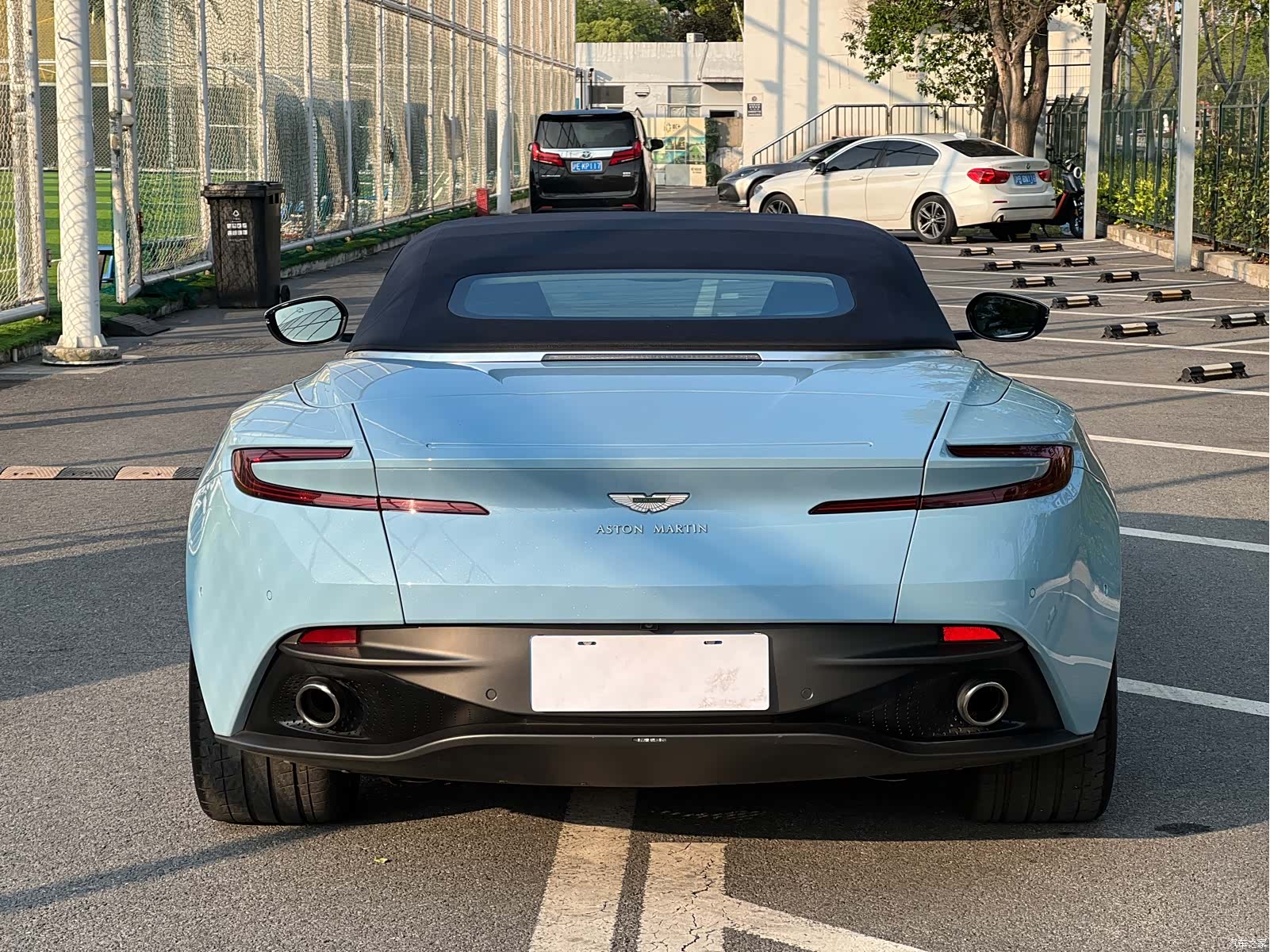 Aston Martin DB11, 2020 все фото