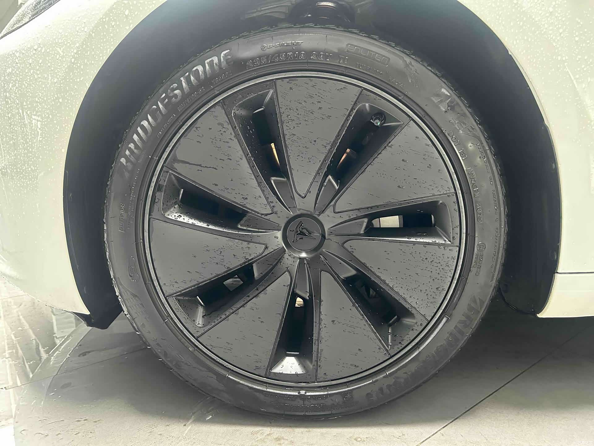 Tesla Model 3, 2025 6