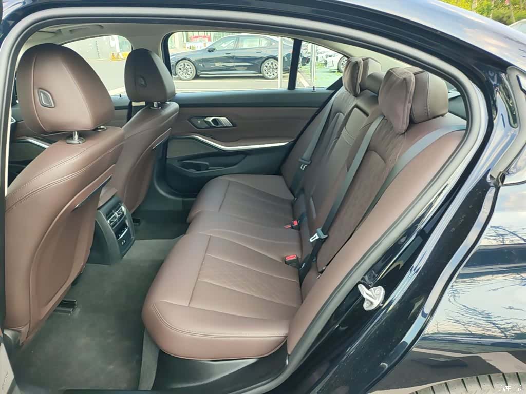 BMW 3 Series, 2025 17