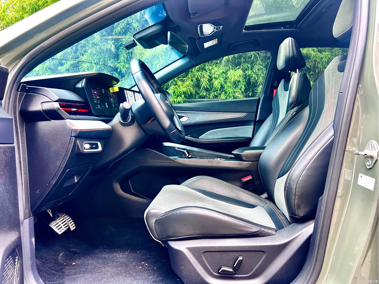 Geely Binray, 2022 10