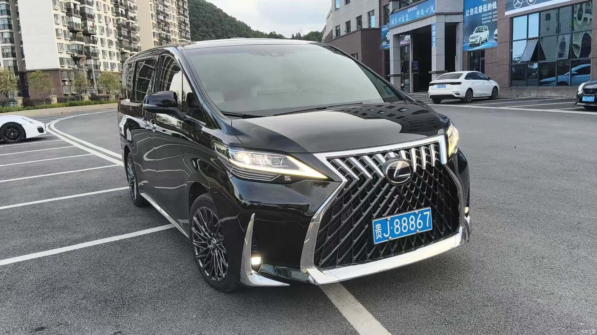 Lexus LM, 2022 3