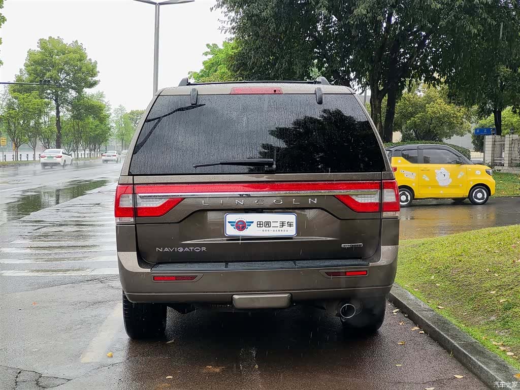 Lincoln Navigator, 2016 все фото