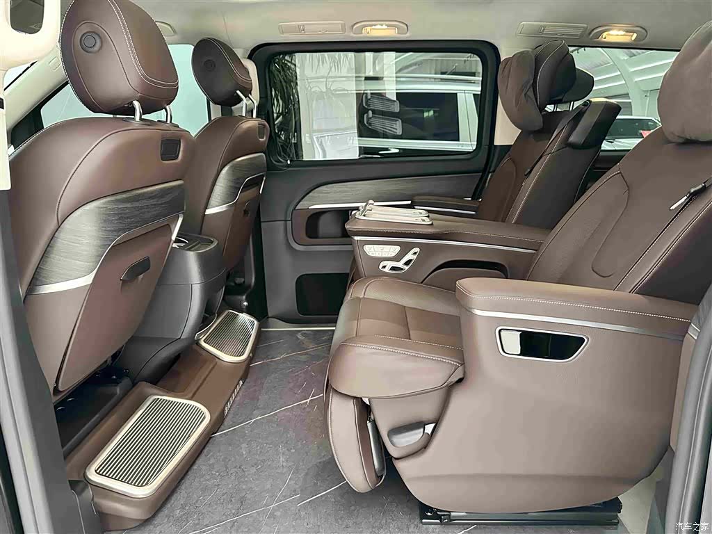 Mercedes-Benz V-Class, 2025 18